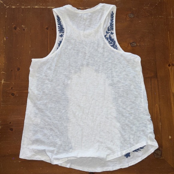 Maxx Studio White Embroidered Blue Floral Tank Top Size medium - Picture 3 of 5